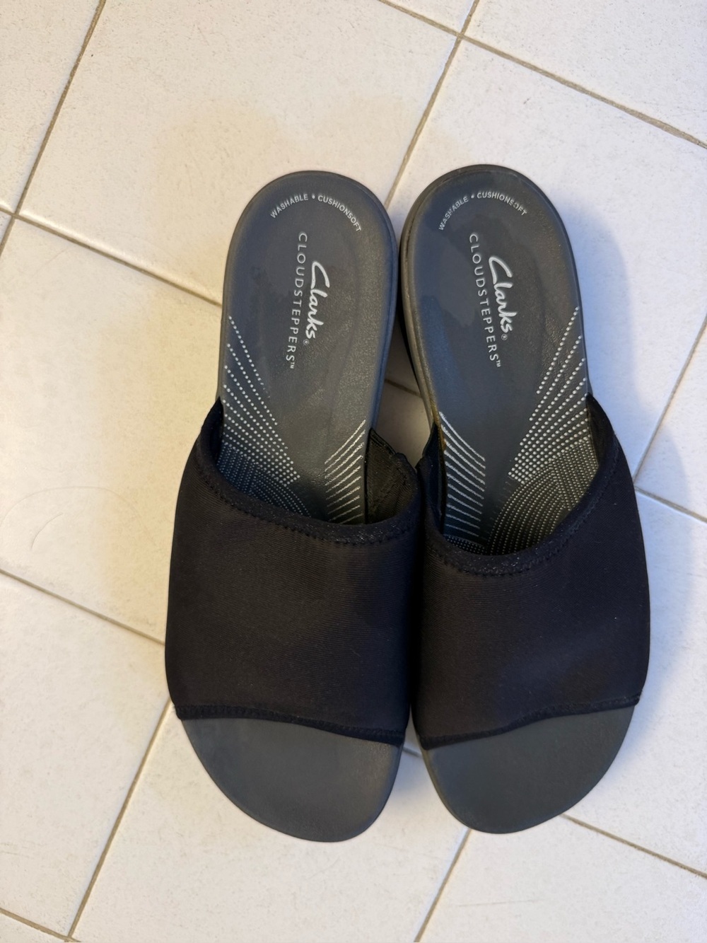 Clarks Women's Black Cloudsteppers Slip-On Sandals sz 10